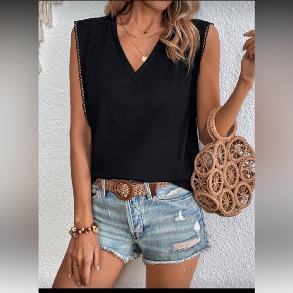 SHEIN || NWT Black Lace Trim V-Neck Tank Top (M)